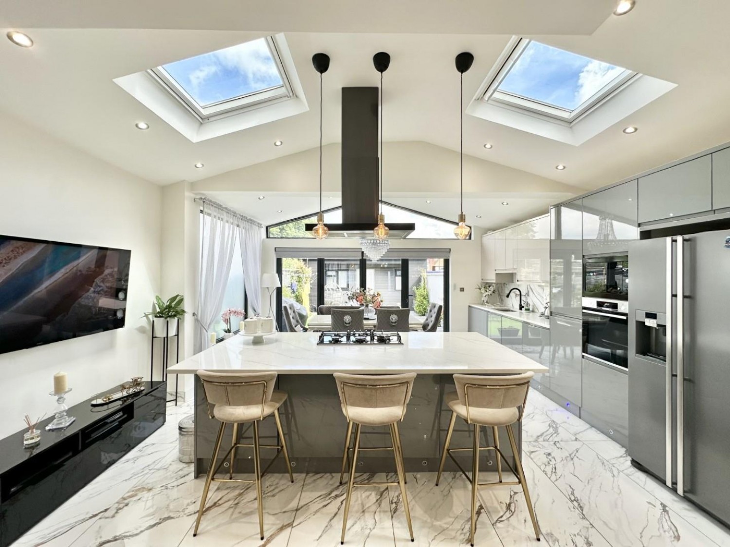 Acacia Avenue, Hayes
