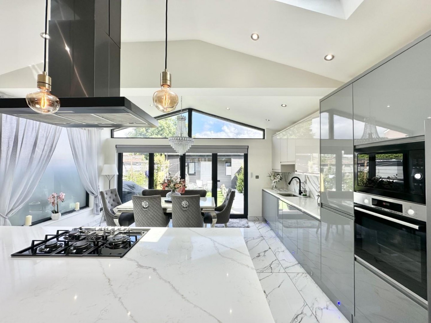 Acacia Avenue, Hayes