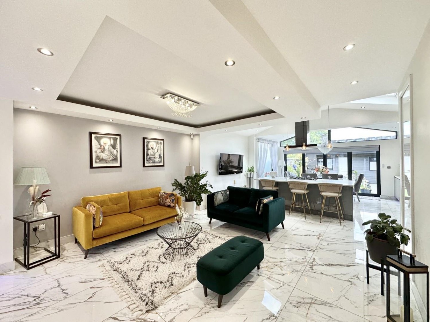 Acacia Avenue, Hayes