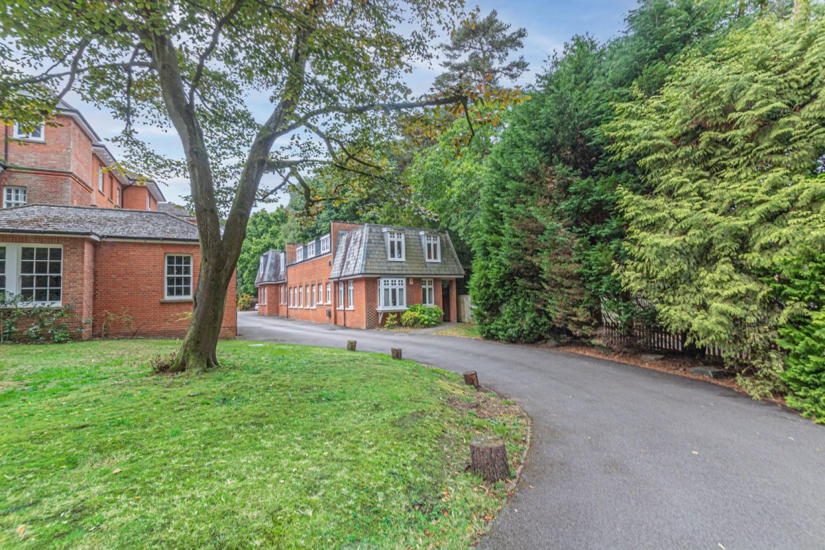 Daneswood , Heath Lane, Woburn Sands, Milton Keynes