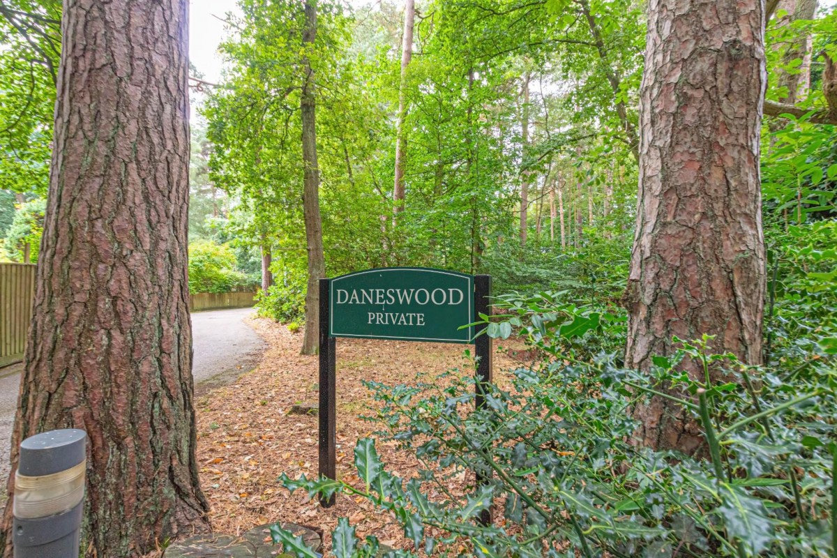 Daneswood , Heath Lane, Woburn Sands, Milton Keynes