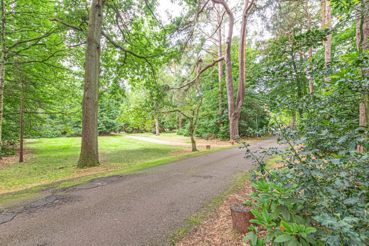 Daneswood , Heath Lane, Woburn Sands, Milton Keynes