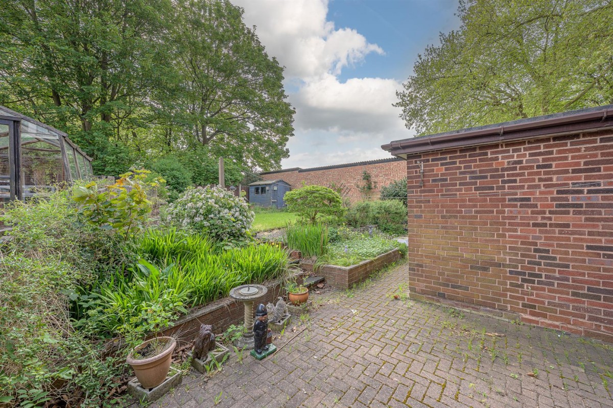 Barn Close, Cradley Heath, B64 7NQ