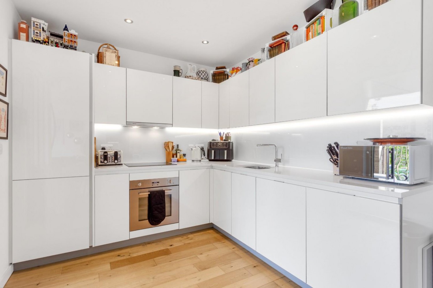 2 bedroom Flat for sale in Murrain Road, London, N4