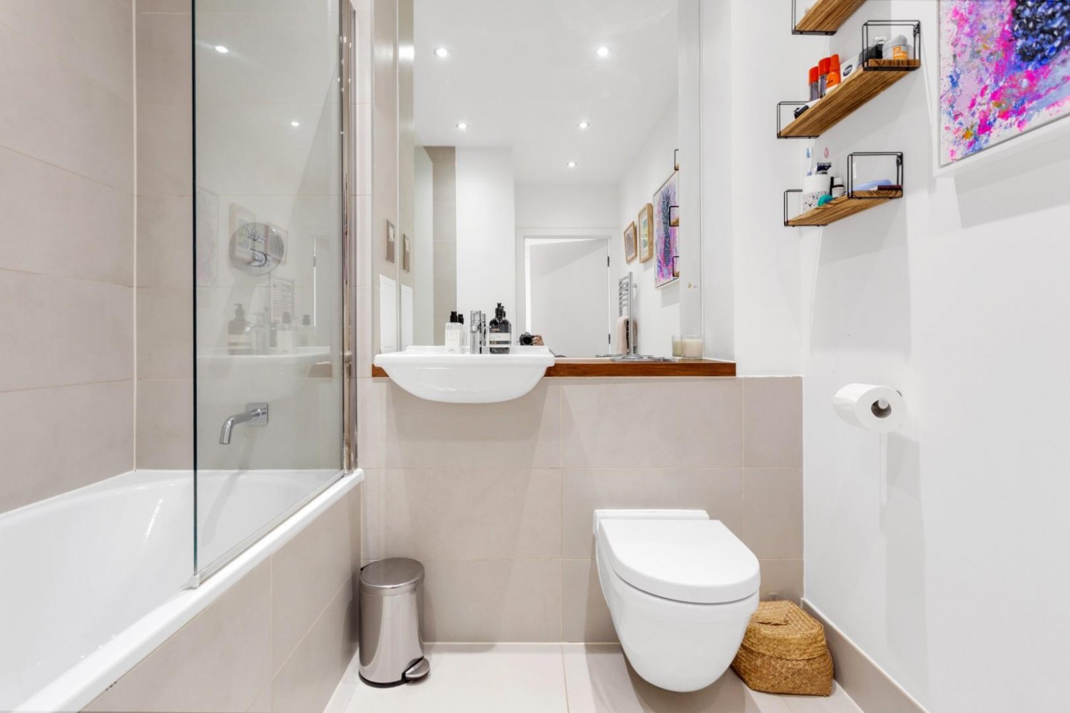 2 bedroom Flat for sale in Murrain Road, London, N4
