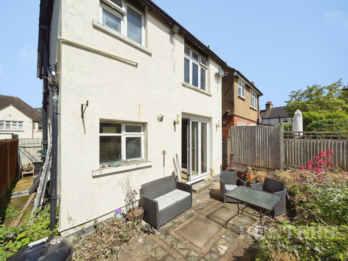 Wallace Crescent, Carshalton
