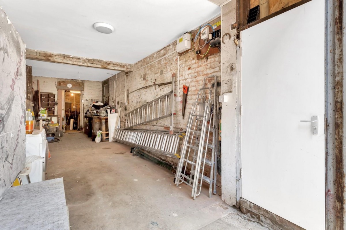 Larch Road, London, NW2