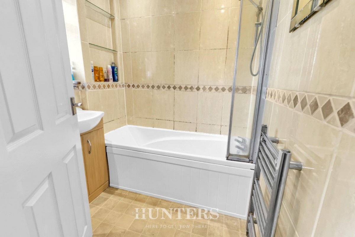 Whalley Road, Middleton M24