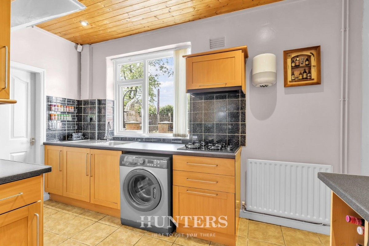 Whalley Road, Middleton M24