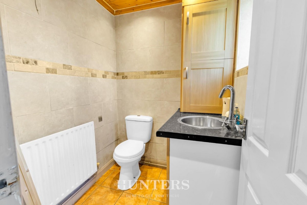 Whalley Road, Middleton M24