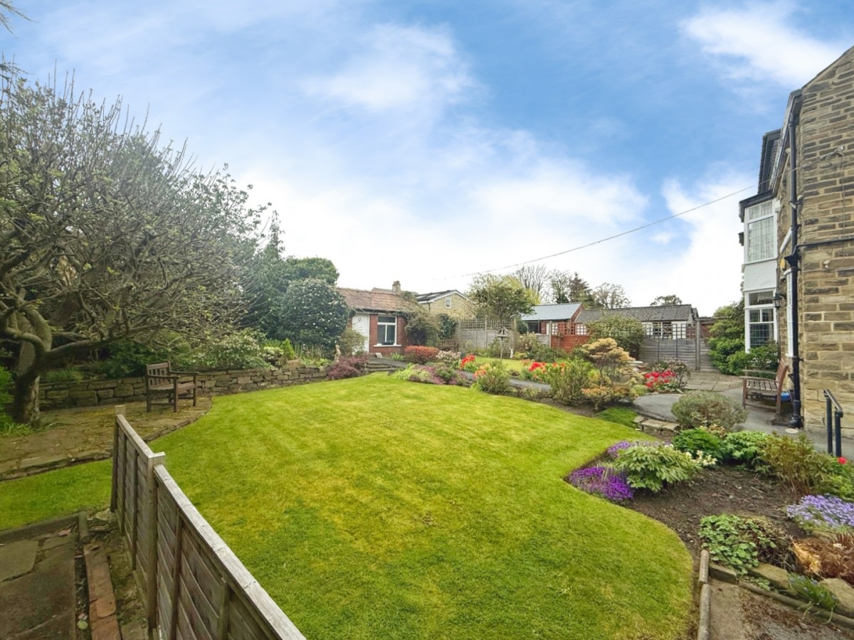 Kendall Avenue, Nab Wood