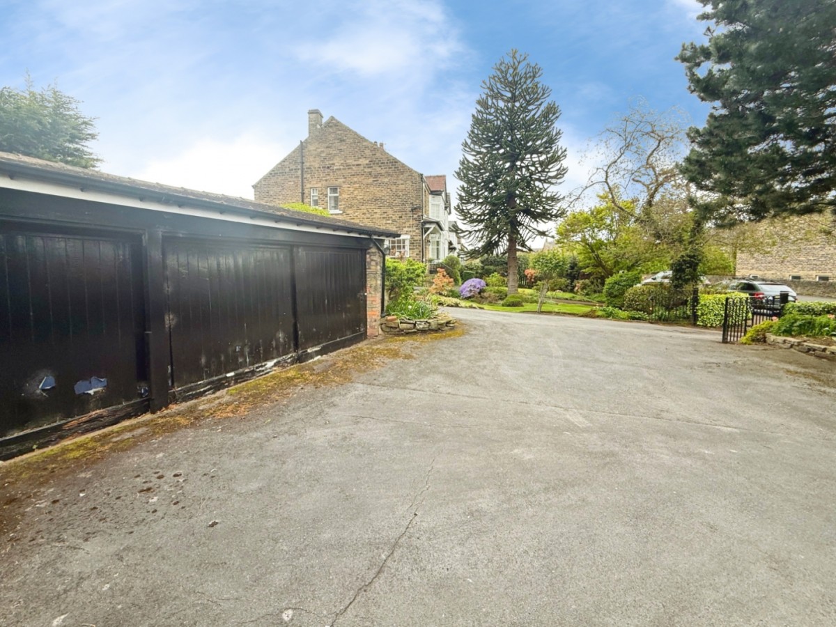 Kendall Avenue, Nab Wood