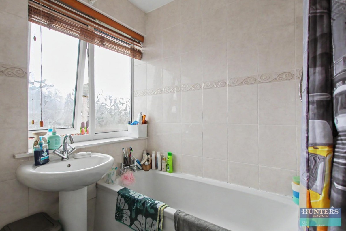 Warwick Road, Bradford, BD4 7RA