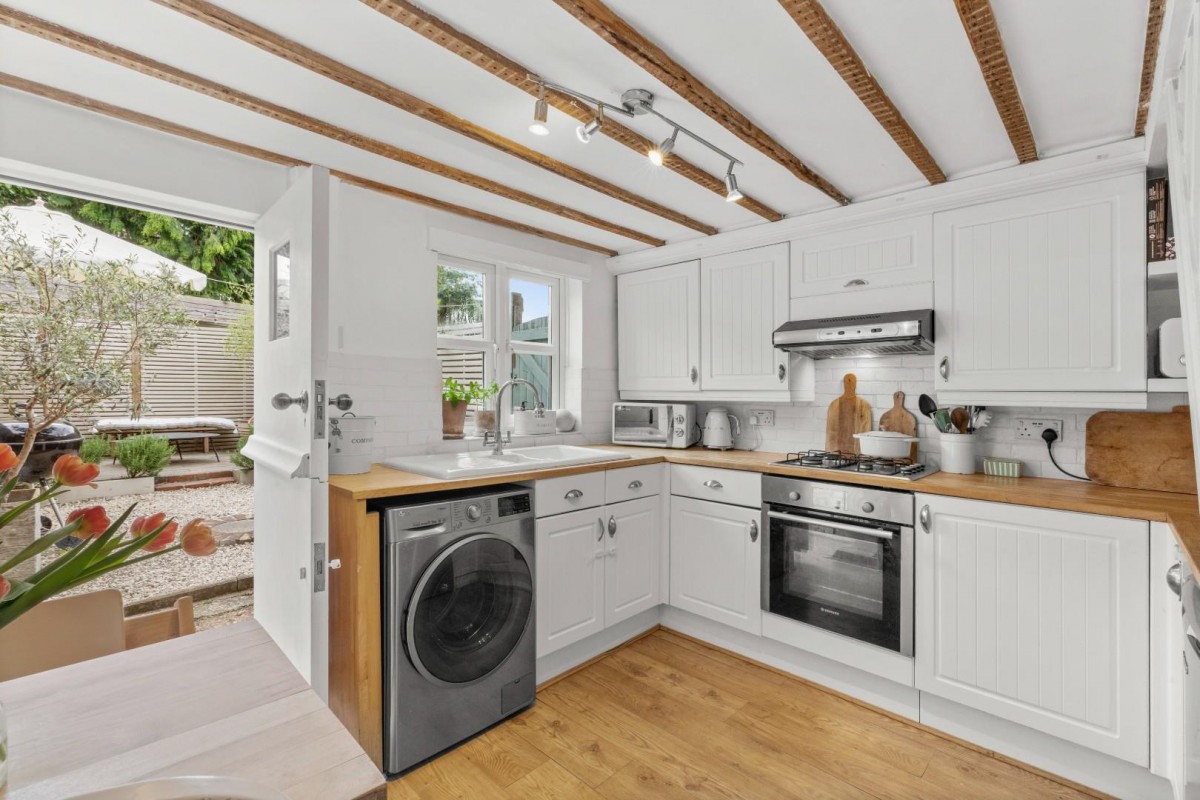 White Lion Road, Amersham, Buckinghamshire, HP7 9JR