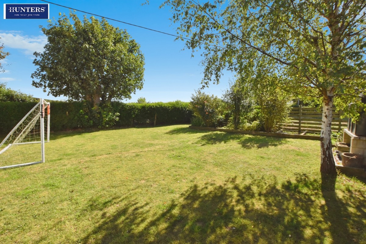 Low Road, Grayingham