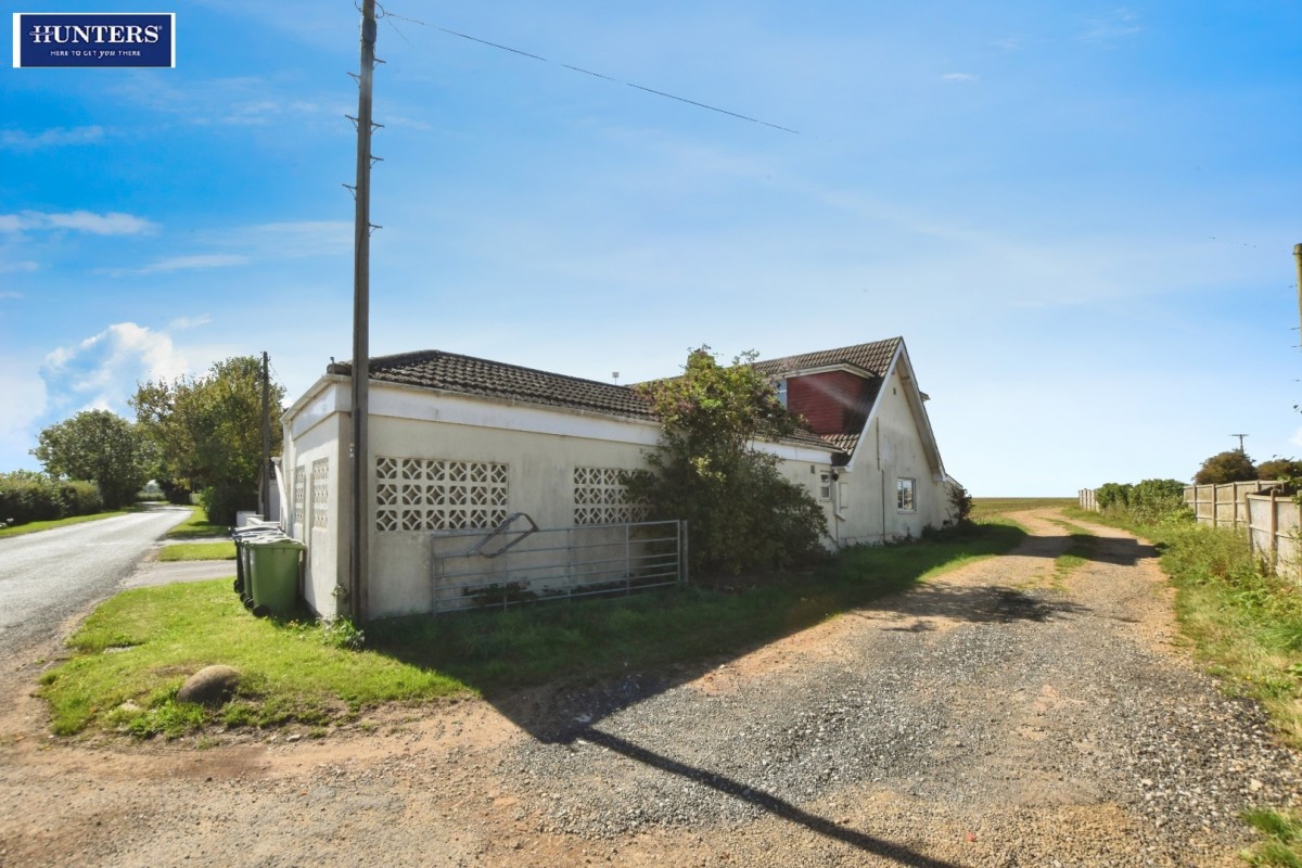 Low Road, Grayingham