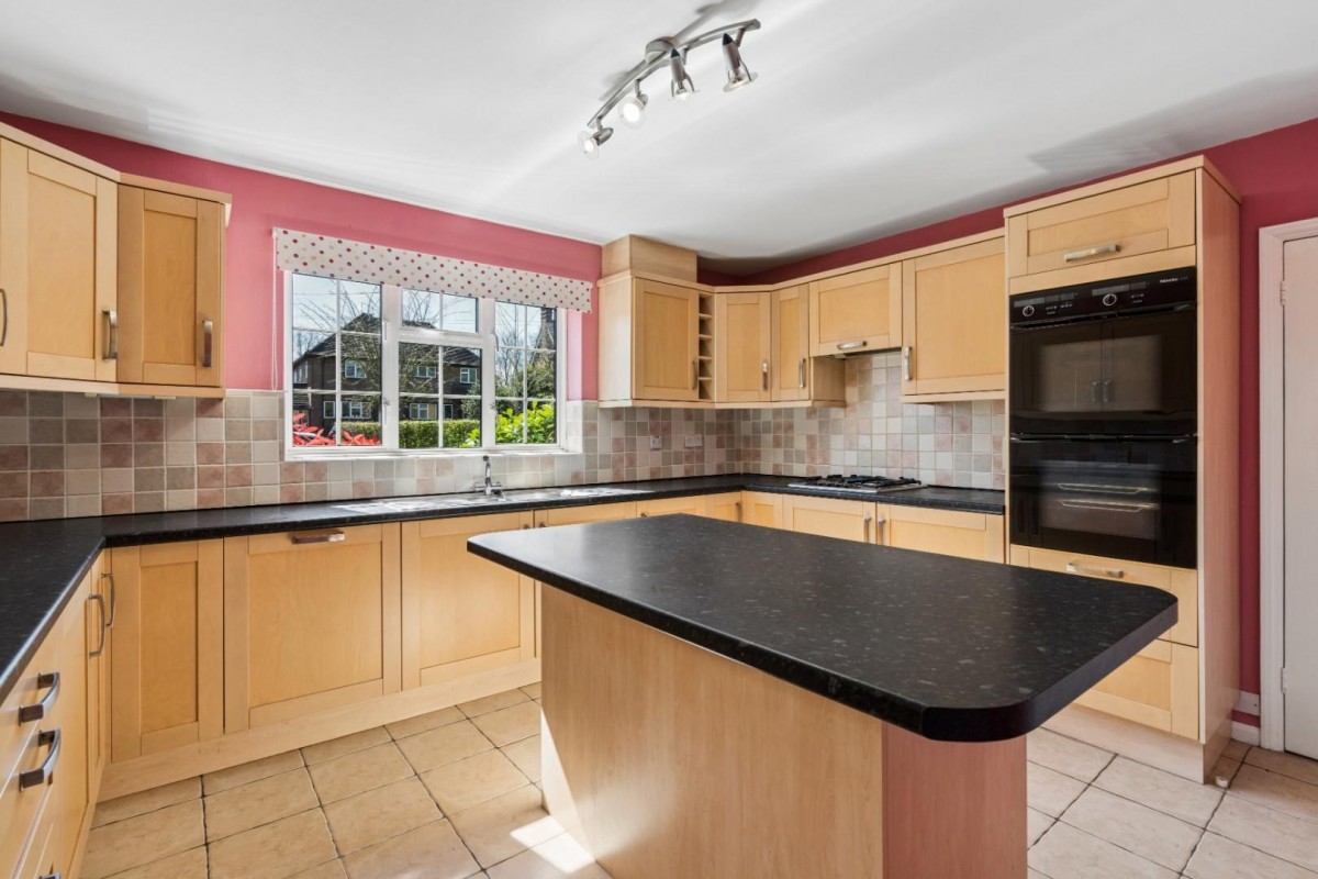 Longfield Drive, Amersham, Buckinghamshire, HP6 5HD