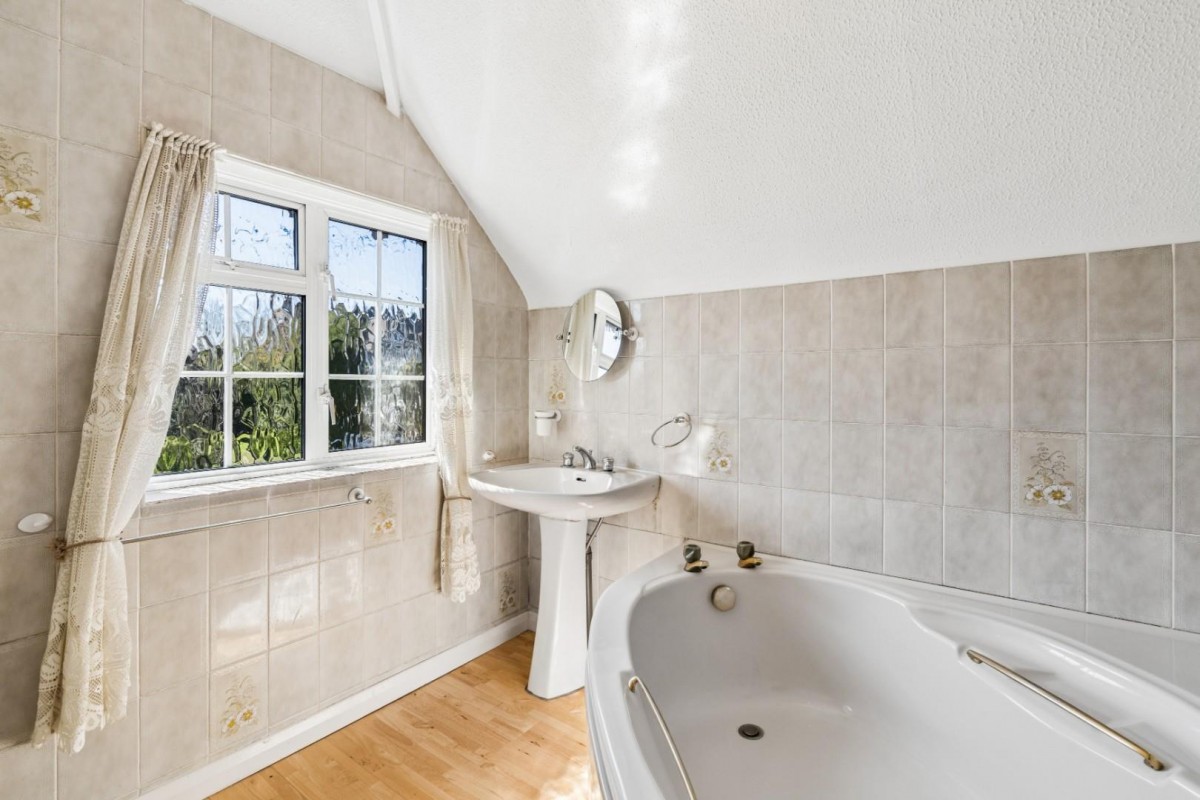 Longfield Drive, Amersham, Buckinghamshire, HP6 5HD