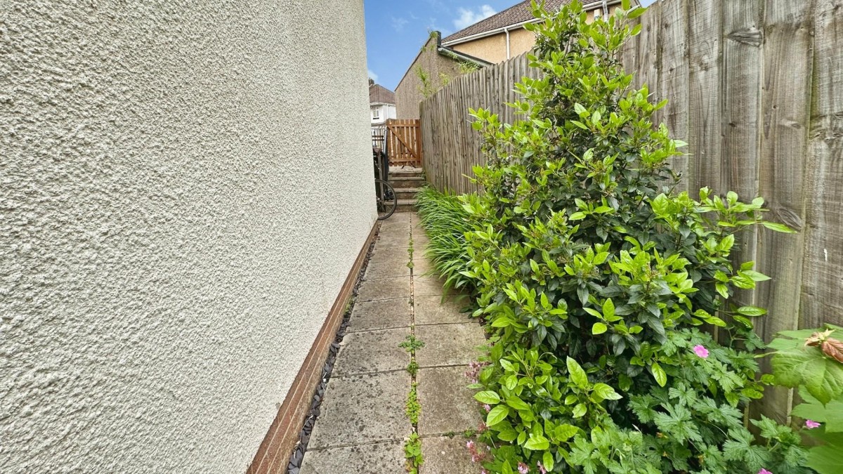 Redhill Drive , Fishponds, Bristol, BS16 2AG