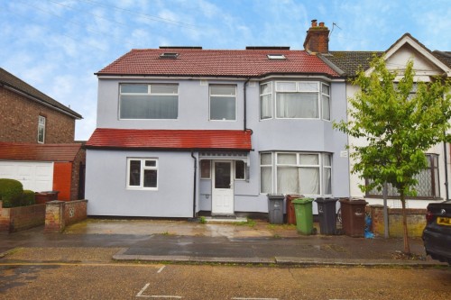 Alexandra Road, Chadwell Heath, RM6