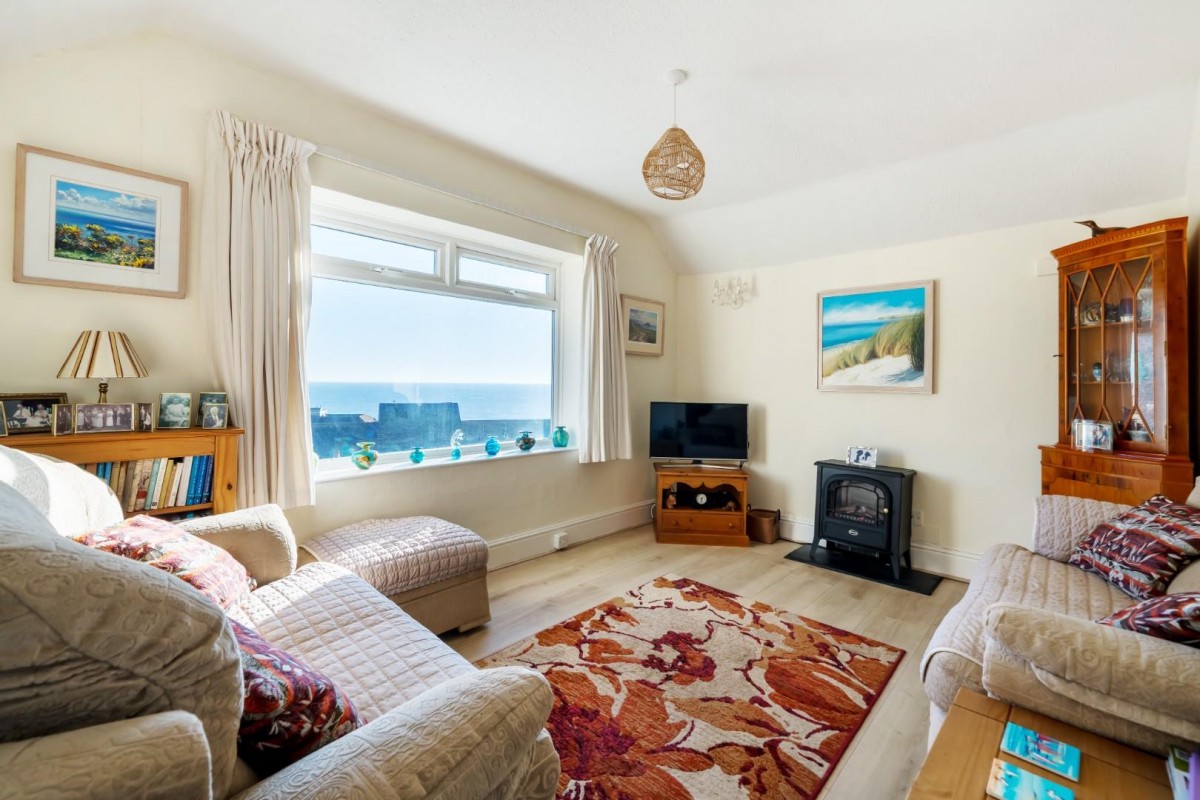 1087 sq ft home in Marazion