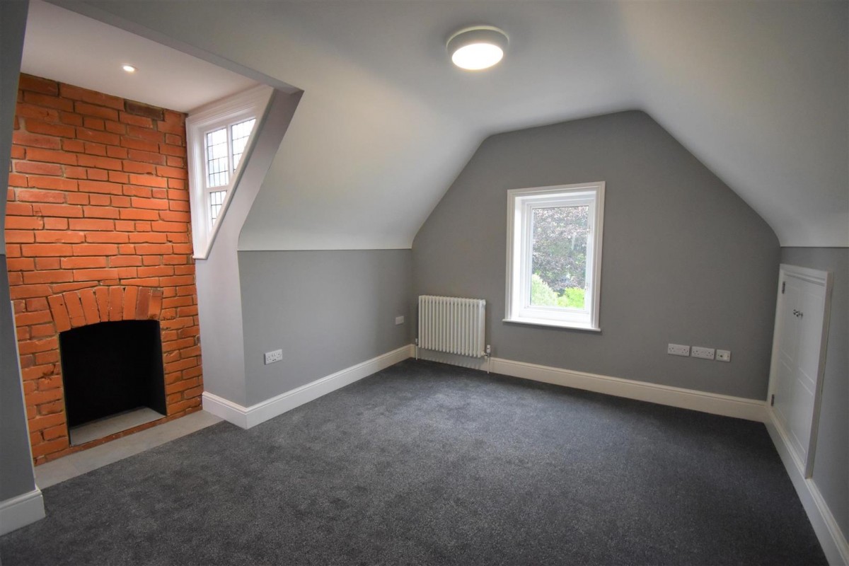 Bath Road, Reading, RG1 6HN