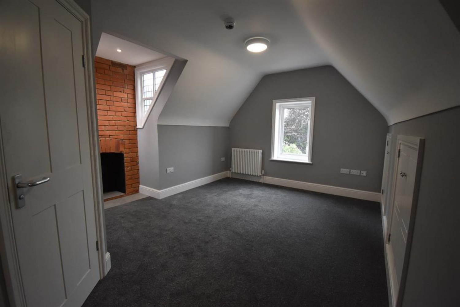 Bath Road, Reading, RG1 6HN