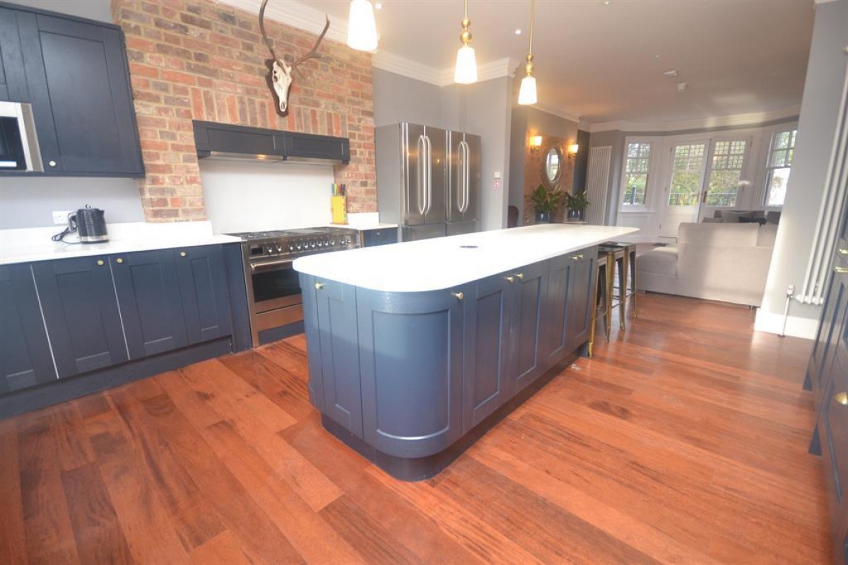 Bath Road, Reading, RG1 6HN
