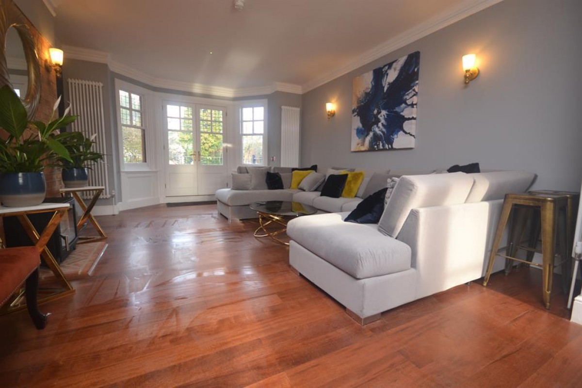 Bath Road, Reading, RG1 6HN