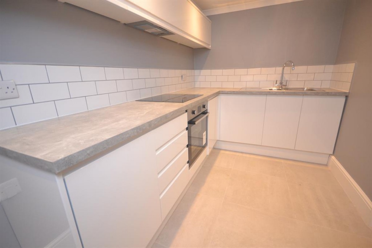 Bath Road, Reading, RG1 6HN