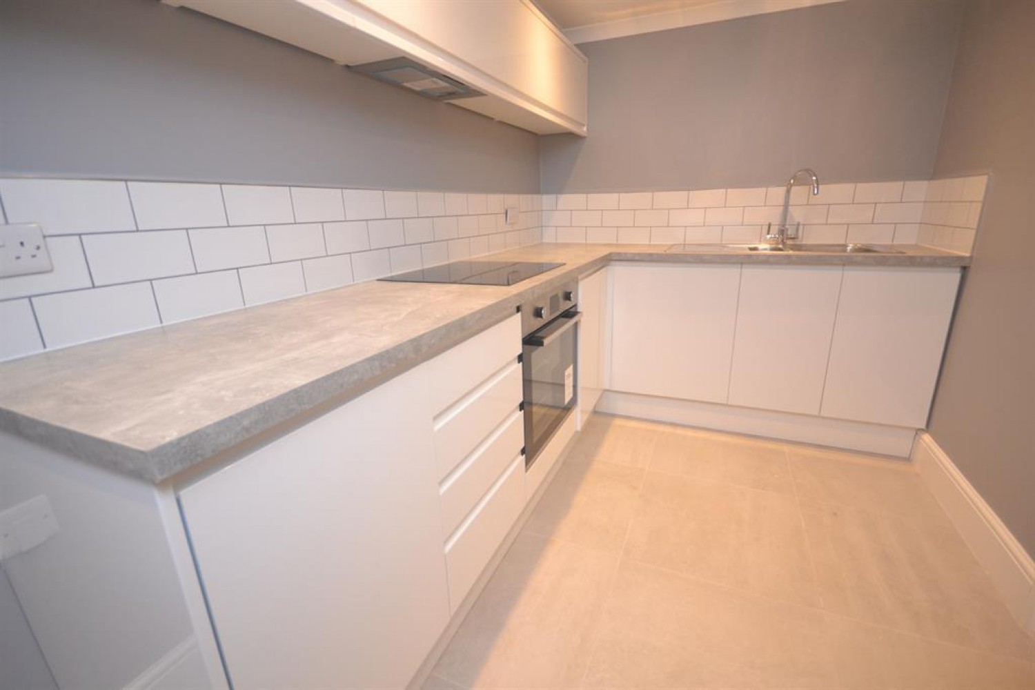 Bath Road, Reading, RG1 6HN