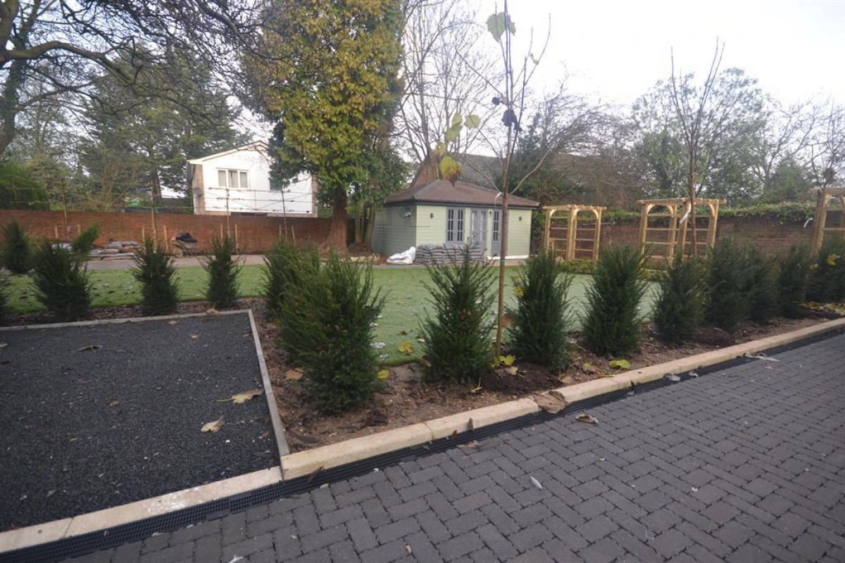 Bath Road, Reading, RG1 6HN