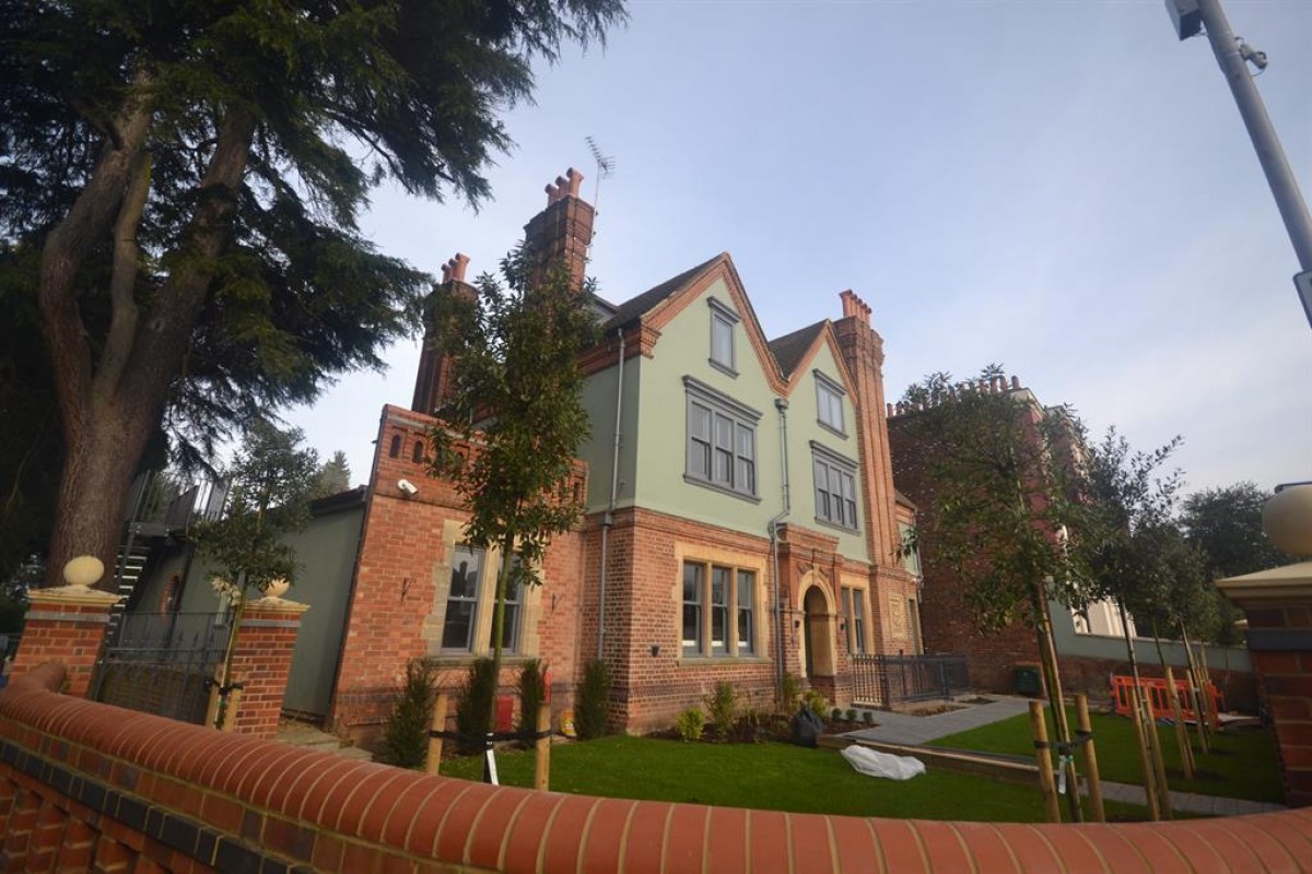 Bath Road, Reading, RG1 6HN