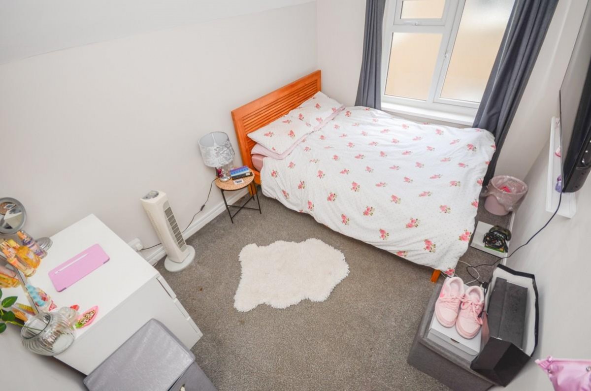 15 Springfield Road, Mangotsfield, Bristol, BS16 9BG