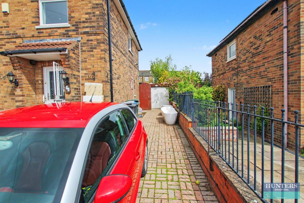 Breighton Adown Bradford, BD6 3LF