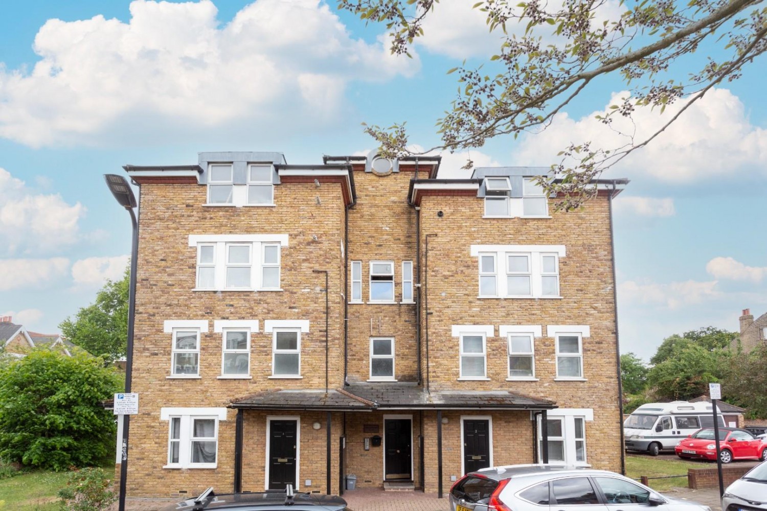 Queen Elizabeths Walk, London, N16