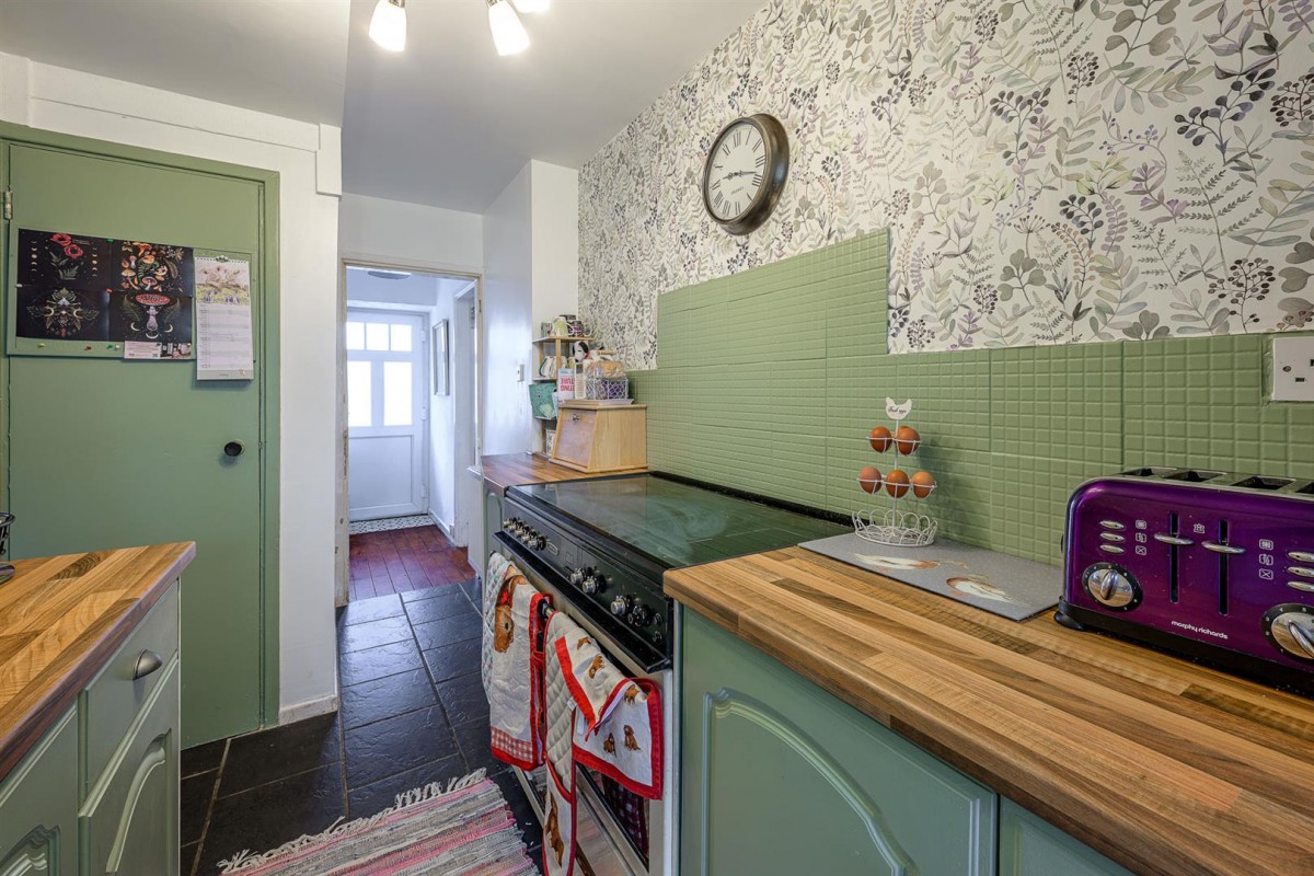 Blaze Hill Road, Kingswinford, DY6 0LA