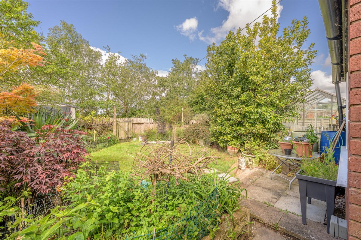 Blaze Hill Road, Kingswinford, DY6 0LA