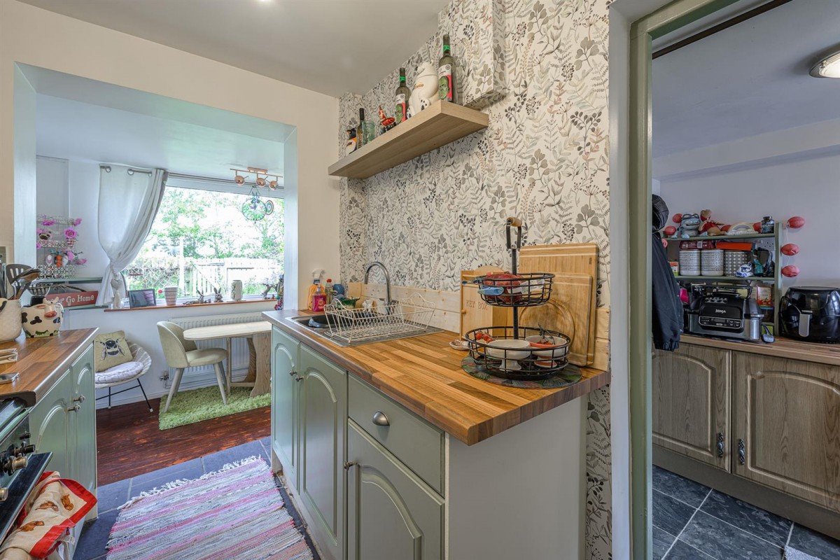 Blaze Hill Road, Kingswinford, DY6 0LA