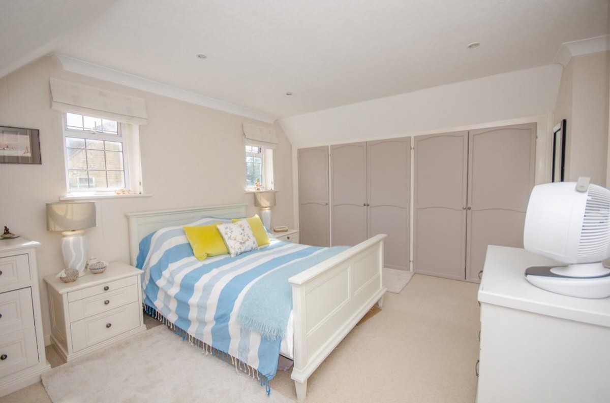 Park Crescent, Frenchay, Bristol, BS16 1NZ