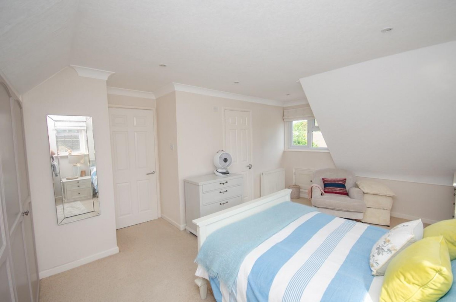 Park Crescent, Frenchay, Bristol, BS16 1NZ