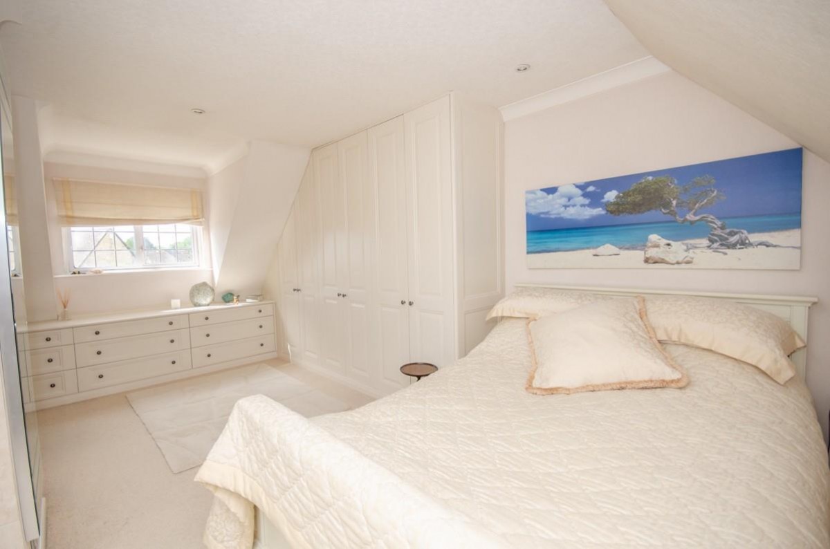 Park Crescent, Frenchay, Bristol, BS16 1NZ