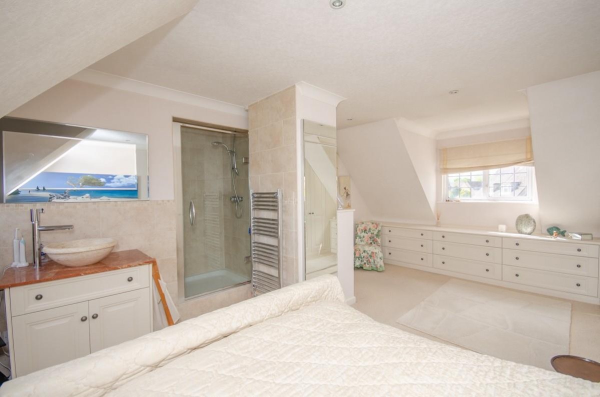 Park Crescent, Frenchay, Bristol, BS16 1NZ