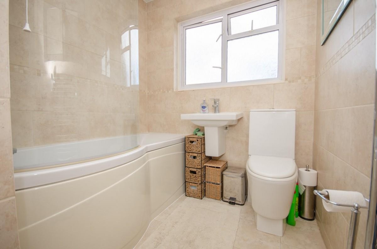 Park Crescent, Frenchay, Bristol, BS16 1NZ