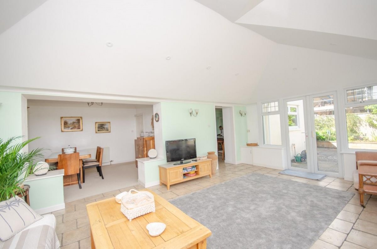 Park Crescent, Frenchay, Bristol, BS16 1NZ