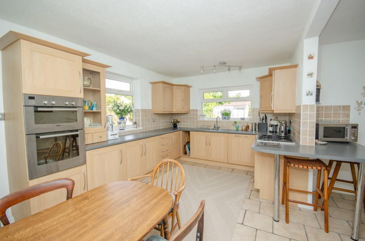 Park Crescent, Frenchay, Bristol, BS16 1NZ