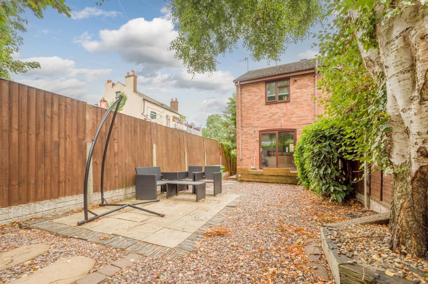 Mamble Road, Wollaston