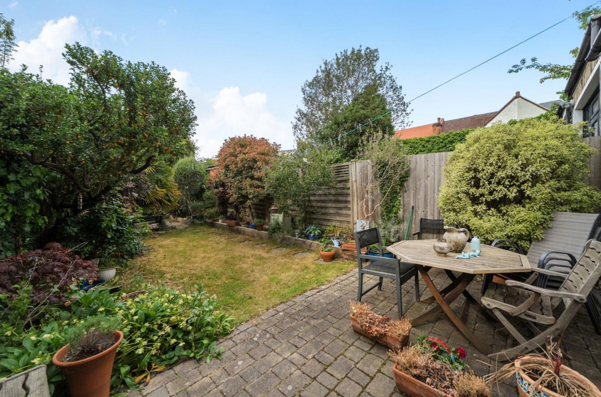 Merchiston Road, London, SE6 1SH