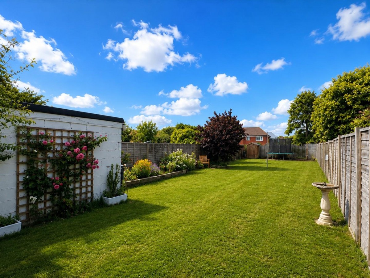 Box Road Avenue, Cam, Dursley