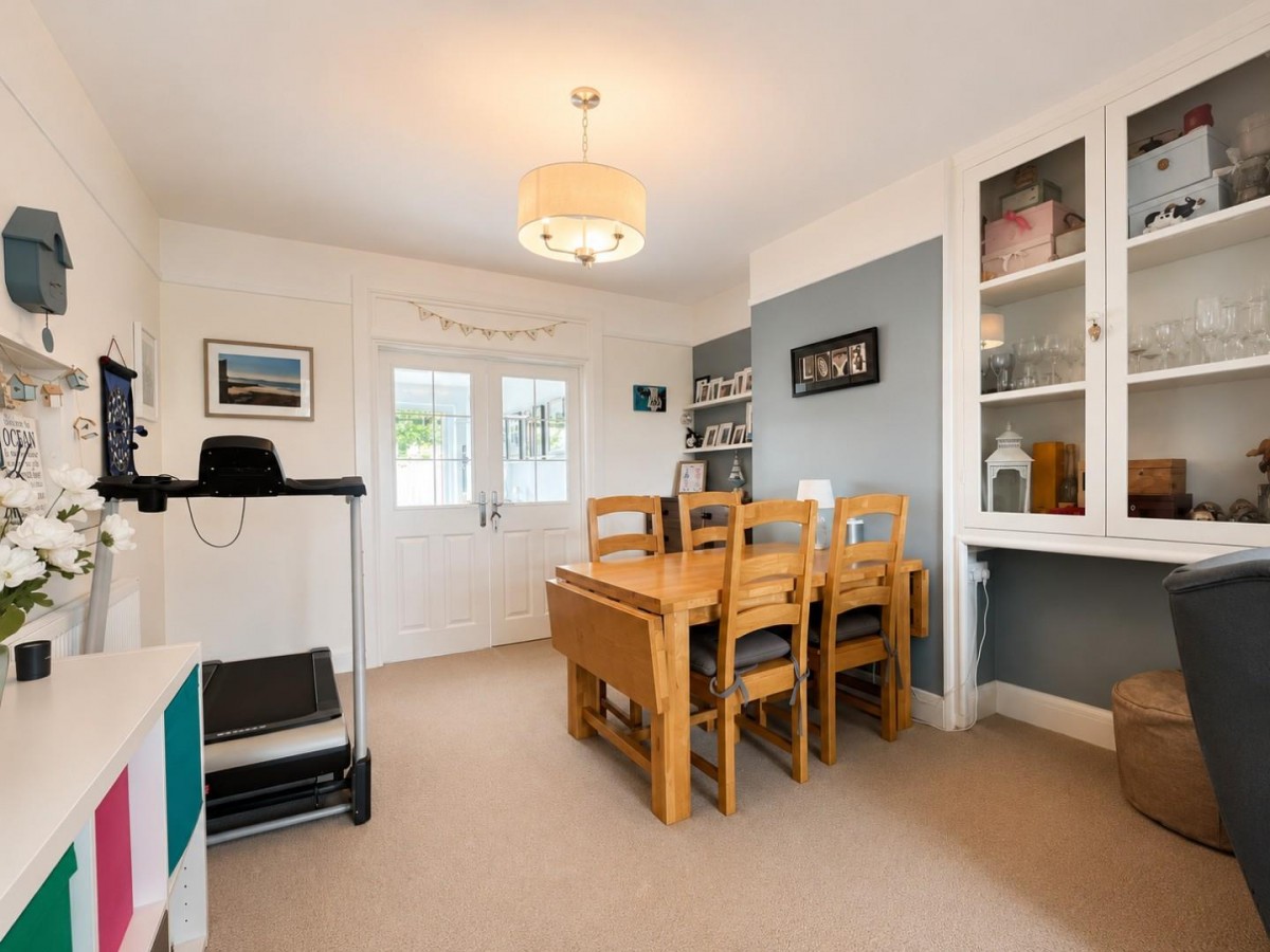 Box Road Avenue, Cam, Dursley
